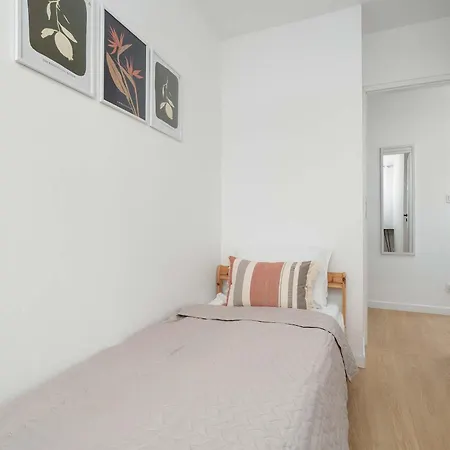 Апартаменты Stylish 2 Bedrooms With Air Conditioning Close To The Center By Renters *