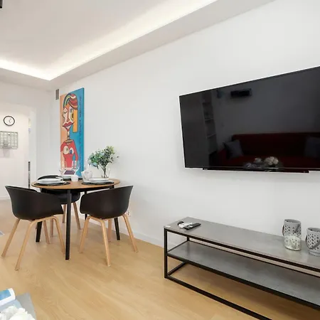 Stylish 2 Bedrooms With Air Conditioning Close To The Center By Renters