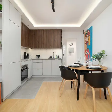 Stylish 2 Bedrooms With Air Conditioning Close To The Center By Renters Жешув