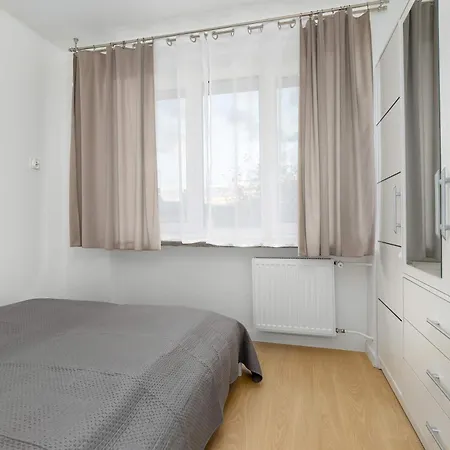 Stylish 2 Bedrooms With Air Conditioning Close To The Center By Renters Апартаменты Жешув