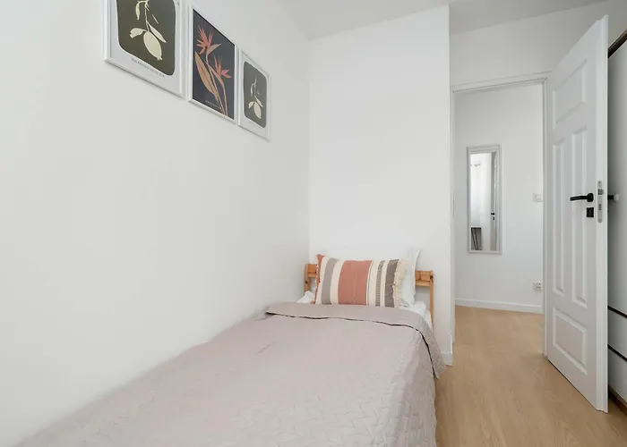 Апартаменти Stylish 2 Bedrooms With Air Conditioning Close To The Center By Renters *