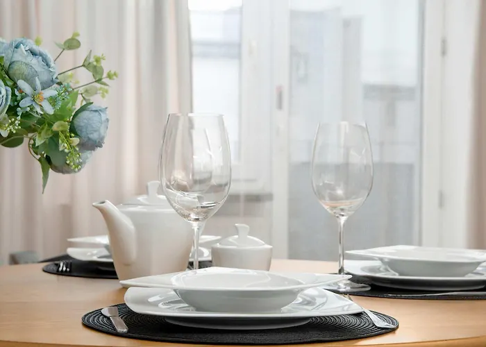 Stylish 2 Bedrooms With Air Conditioning Close To The Center By Renters Апартаменти