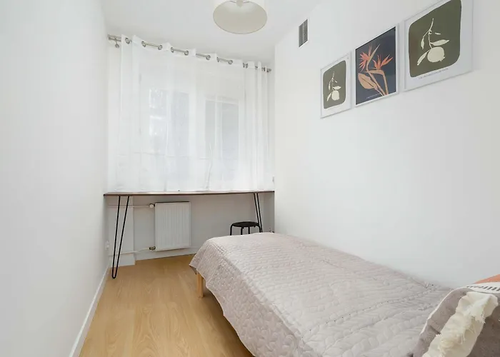 Stylish 2 Bedrooms With Air Conditioning Close To The Center By Renters Apartment *