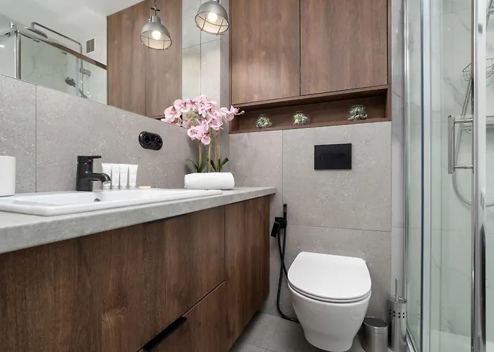 Stylish 2 Bedrooms With Air Conditioning Close To The Center By Renters Rzeszow