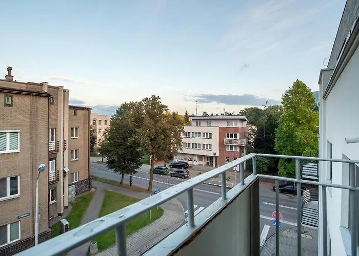 Stylish 2 Bedrooms With Air Conditioning Close To The Center By Renters Apartment *